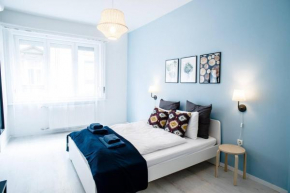 Central new home with 3 bedrooms, A/C and balcony
